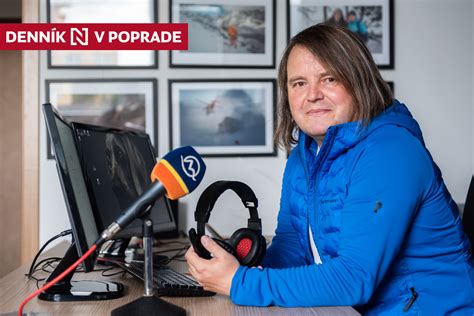 Reportér Ján Tribula pri práci v teréne