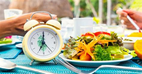 Infografika zobrazujúca rôzne typy prerušovaného pôstu (16/8, 5:2, Eat-Stop-Eat)