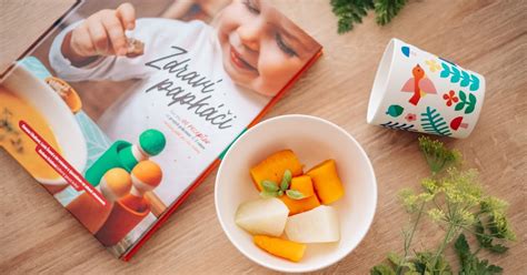 rozmanité detské príkrmy v pohárikoch