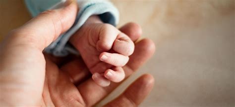 bábätko s rodičom pri rozhovore