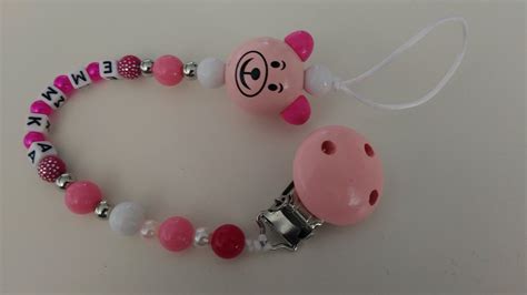 Ukážka rôznych dizajnov a farieb klipov na cumlíky z rôznych kolekcií