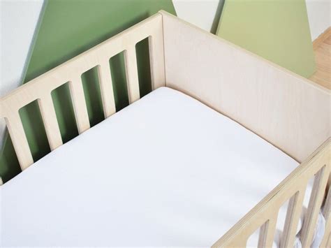 Detail drevenej konštrukcie detskej postieľky